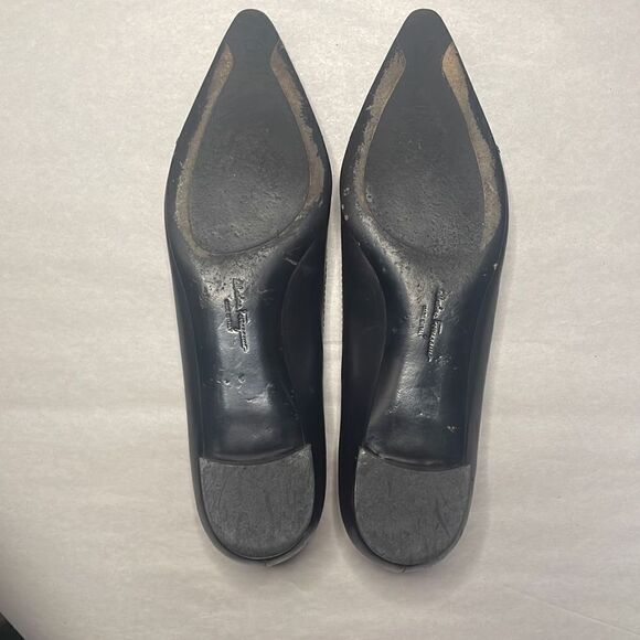 Salvatore Ferragamo Black Leather Low Heeled Pointed Toe Flats sz 8.5 2A Narrow - Picture 15 of 16